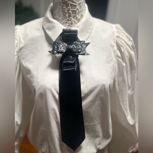 NWT Custom made tie / bow tie with handmade removable brooch.